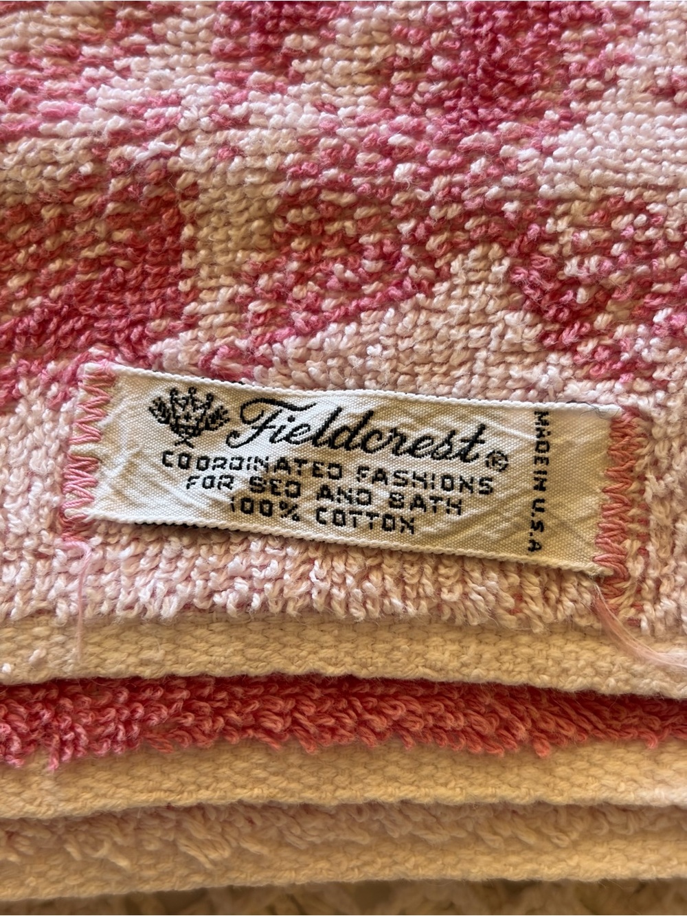 Vintage Fieldcrest Pink and White Jacquard Bath Towel and Washcloth Set - Picture 9 of 9